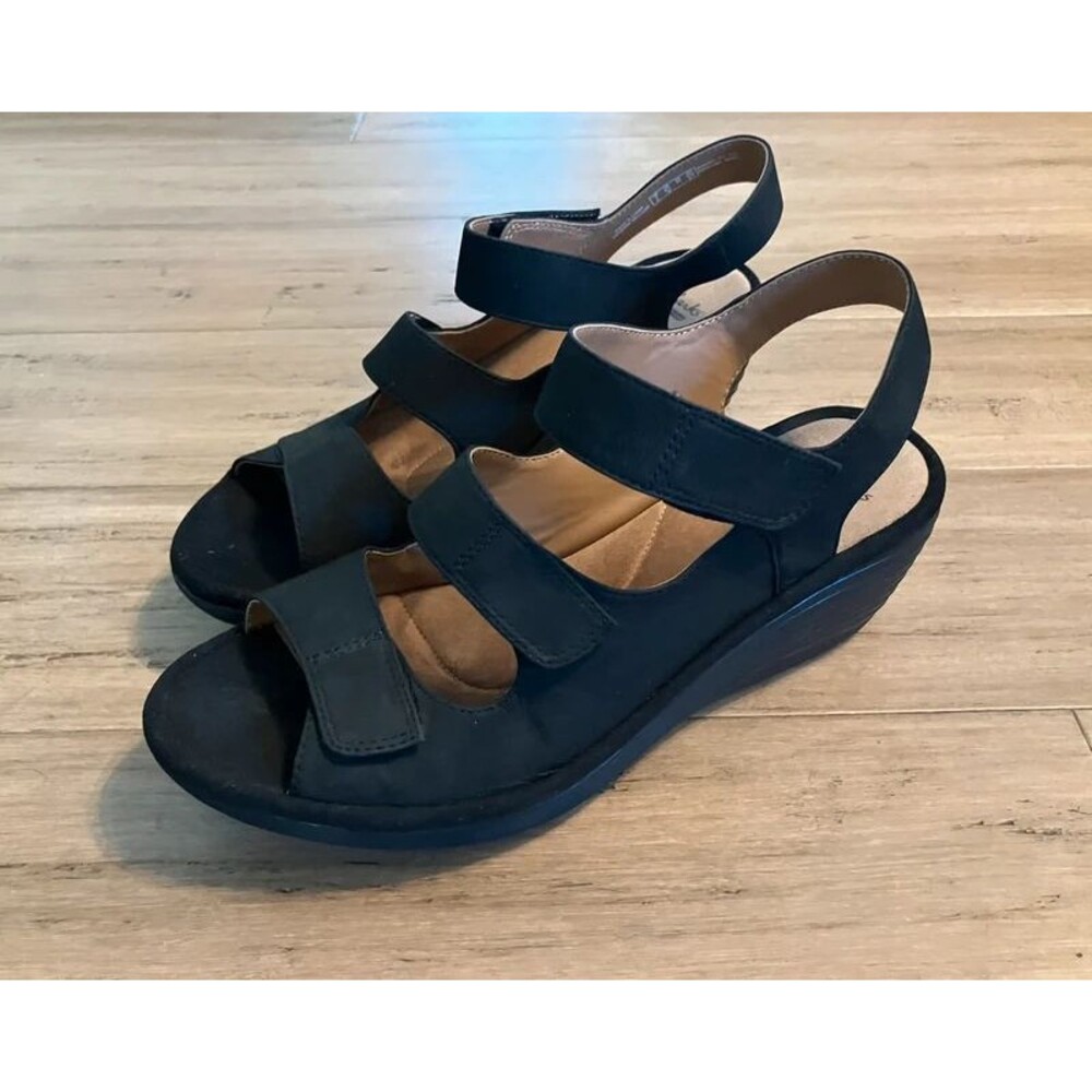 Clarks Collection women 3 strap slingback platform heels. Size 9.5